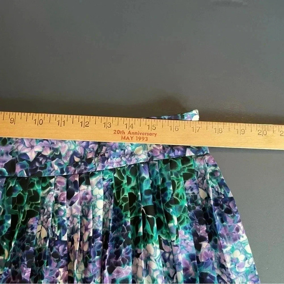 Liz Claiborne Womens Floral Skirt 12 Purple White Hip Pleated Lined Side Zipper - Picture 6 of 7